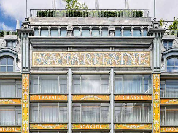 A photo of the front of the Samaritaine shopping center in Paris