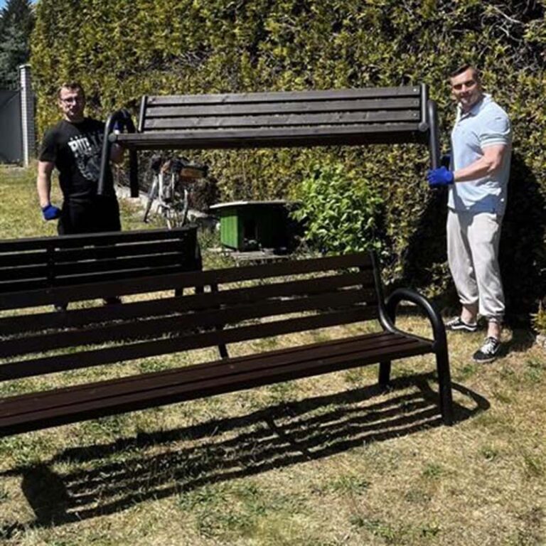 A photo of Euronet employees donating time in Poland
