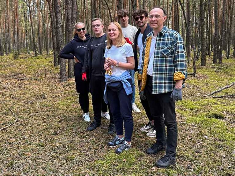 A photo of Euronet Poland employees at their Day of Caring