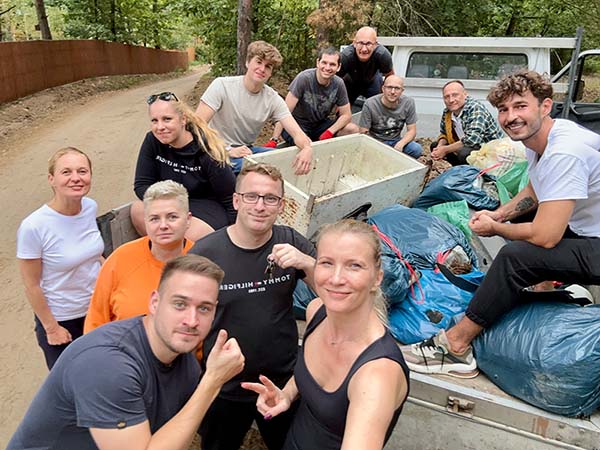 A photo of Euronet Poland employees at their Day of Caring