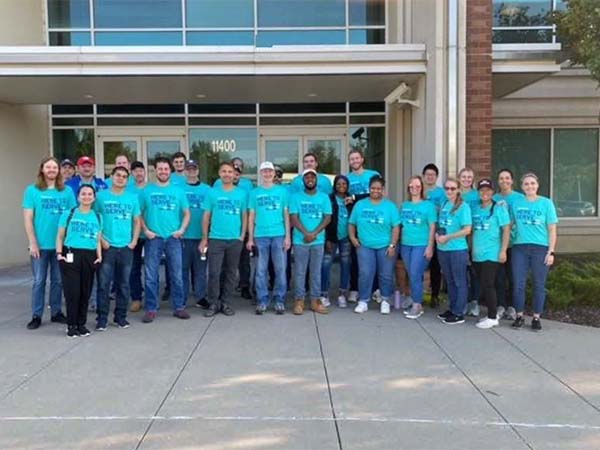 An image of Euronet employees helping at BoysGrow during the 2023 Days of Caring