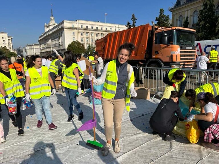 An image of Euronet's employees in Bulgaria participating in the Caps for the Future charity event