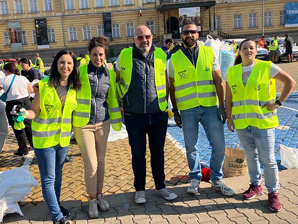 An image of Euronet's employees in Bulgaria participating in the Caps for the Future charity event