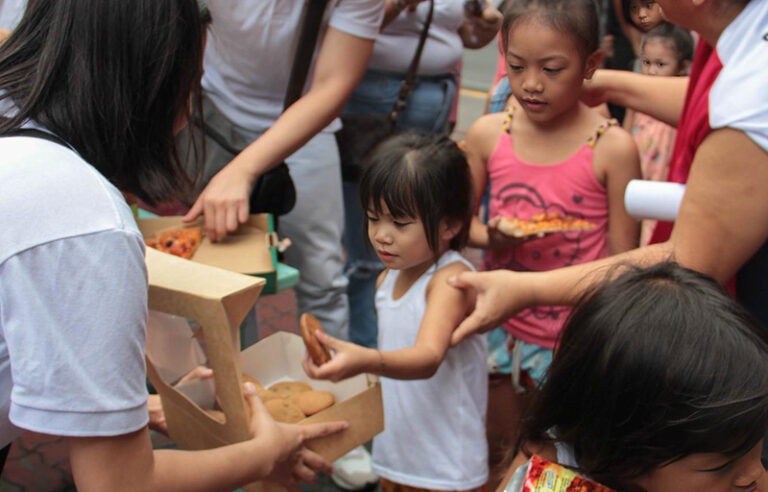Image of Ria Money Transfer serving children in the Philippines