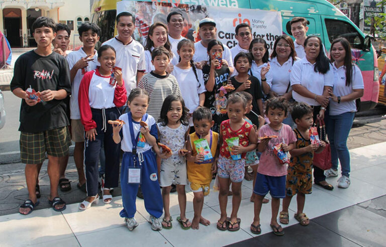 Image of Ria Money Transfer serving children in the Philippines