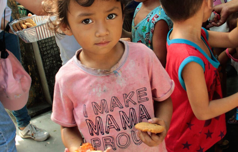 Image of Ria Money Transfer serving children in the Philippines