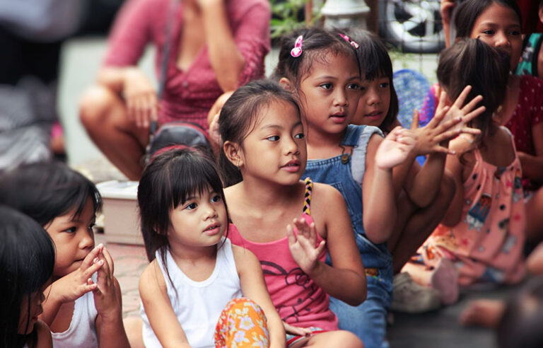 Image of Ria Money Transfer serving children in the Philippines