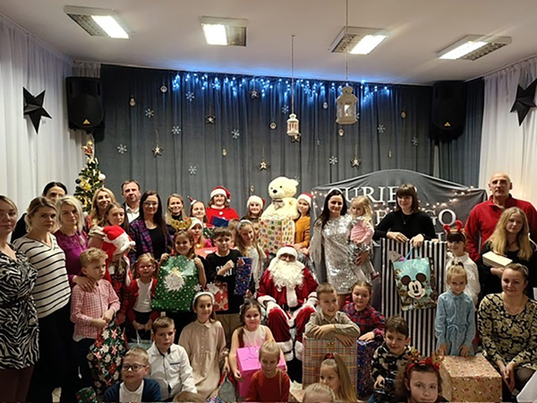 A photo of Euronet Poland employees at their Christmas charity