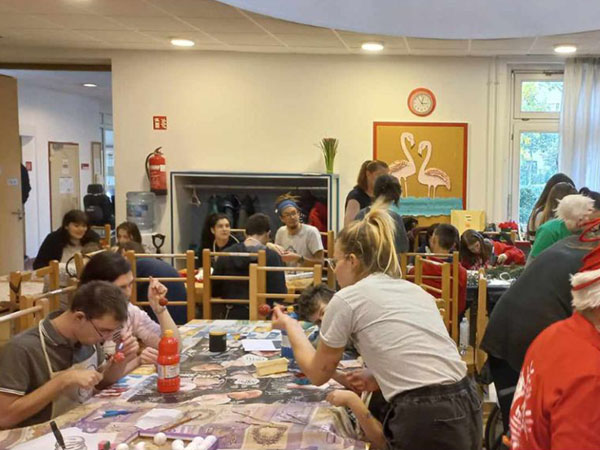 An image of Euronet employees creating gifts for a charity in Budapest