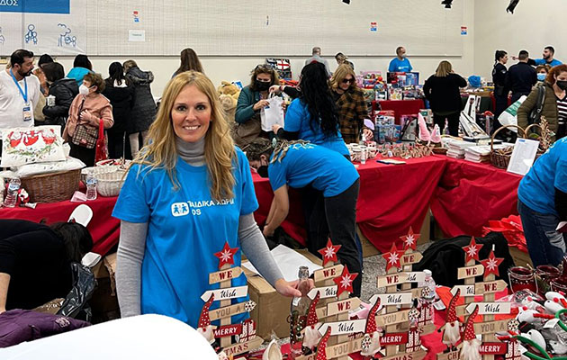 Photo of our epay employees in Greece serving at a local charity