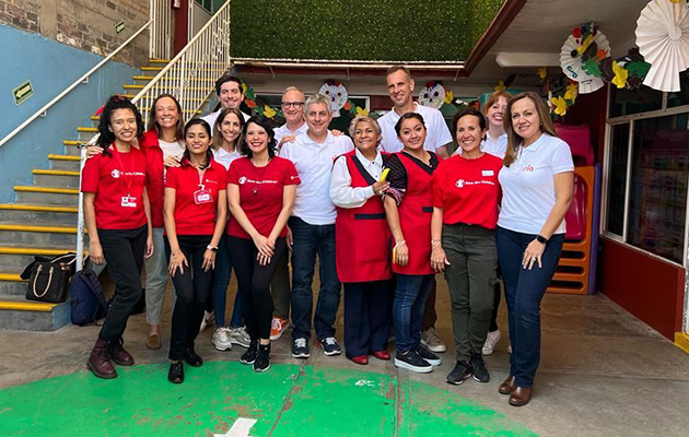 Photo of Ria employees meeting with the Save the Children organization in Mexico City